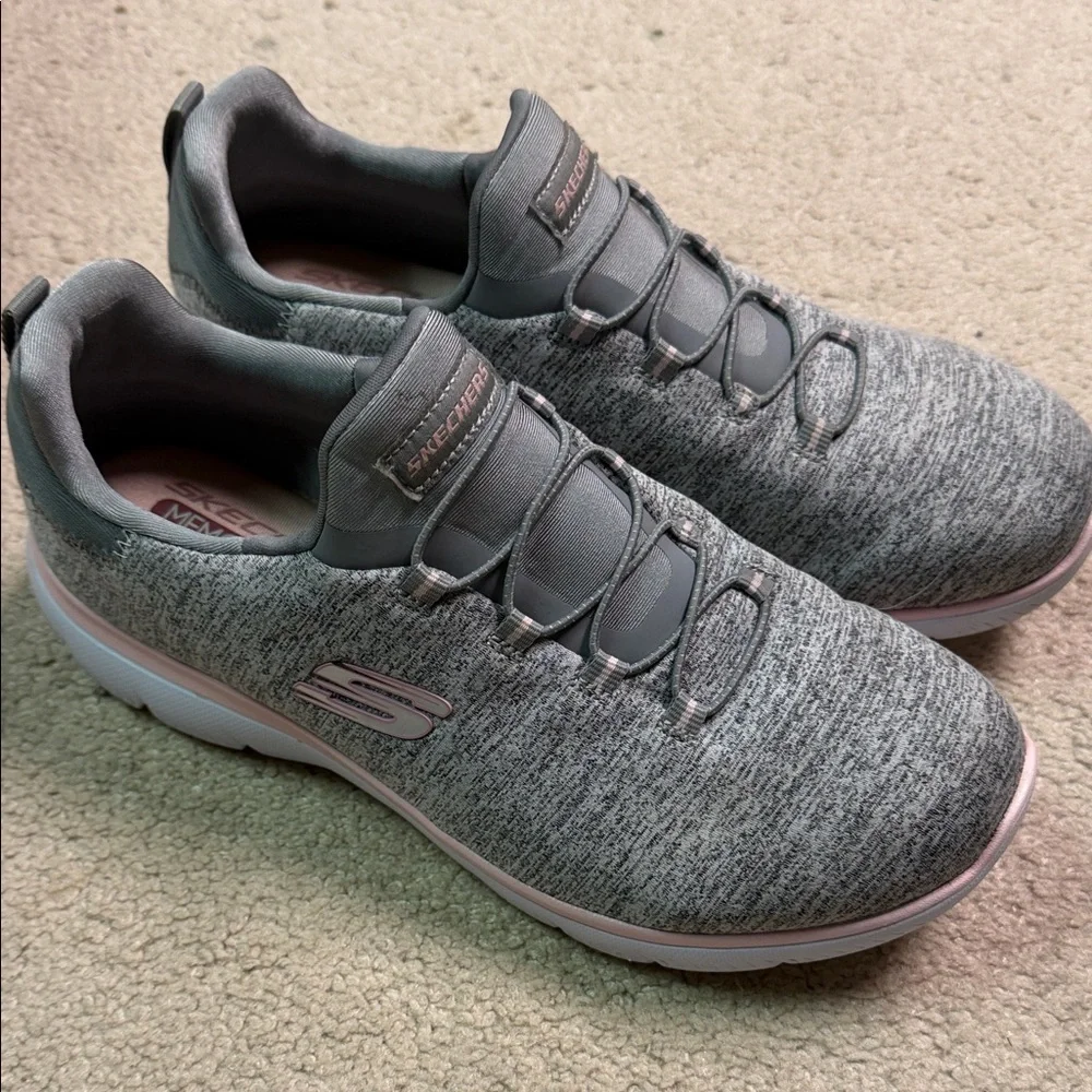 Women’s Skechers Memory Foam Gray and Pink Casual Sneakers Size 8W